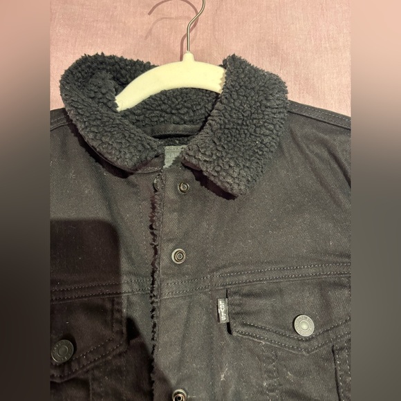 Levi’s Women’s Black Jean Jacket with Sherpa Lining - Picture 2 of 5